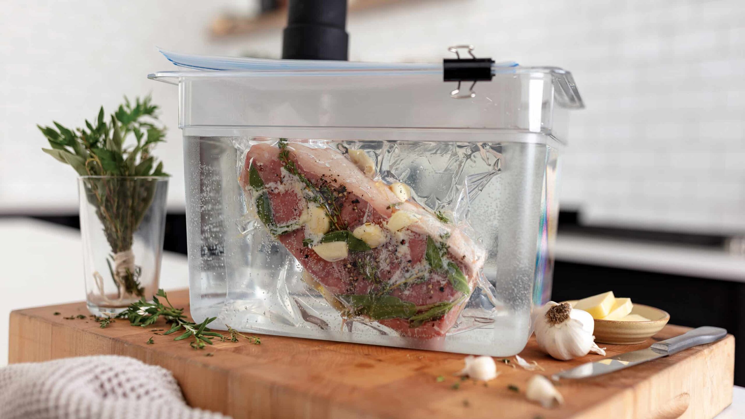 You are currently viewing Sous Vide Showdown: The Top 5 Machines for Precision Cooking